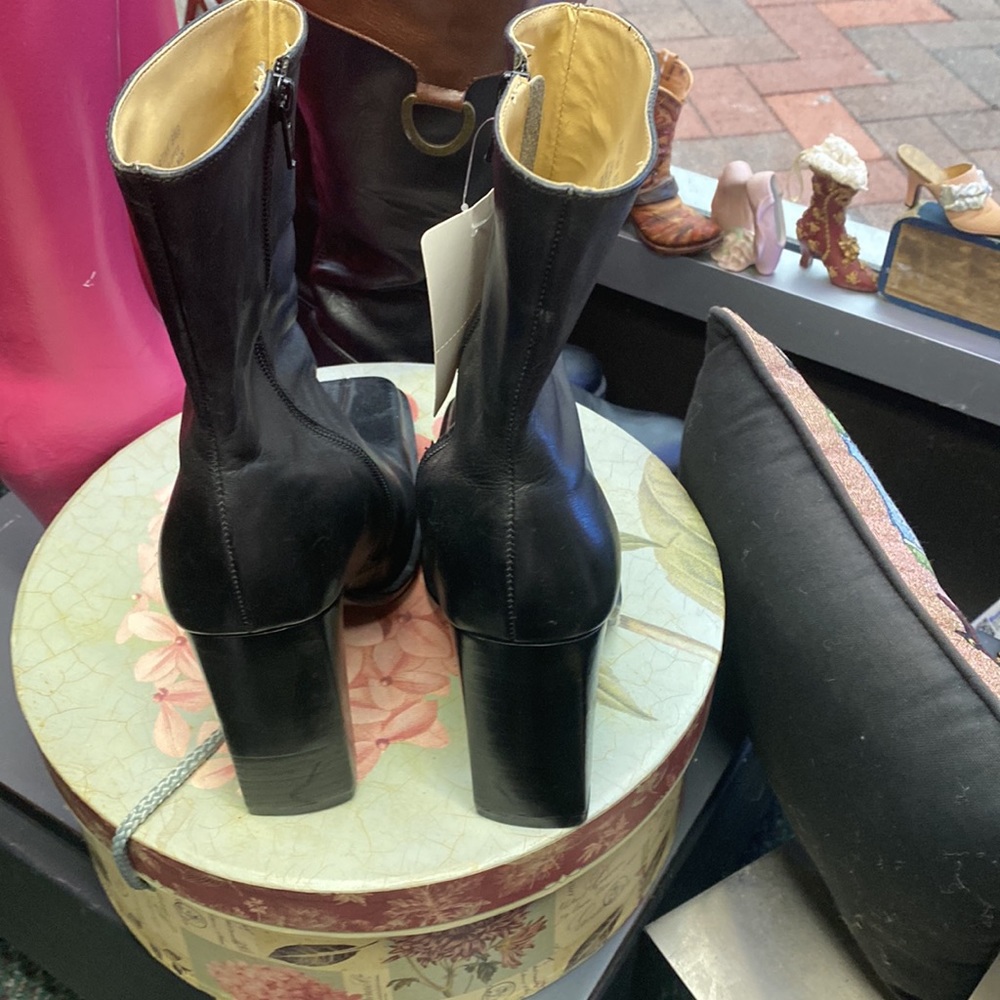 Steve Madden Heeled Boots VTG like new - Picture 2 of 4